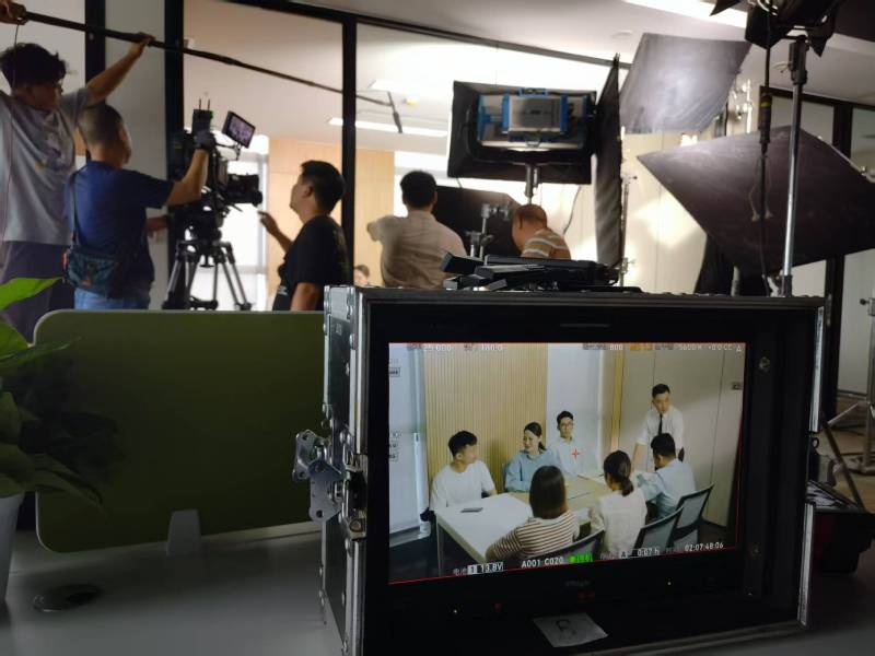 彭州TVC拍摄公司：科技产品视觉化大师，诠释未来感与功能美学