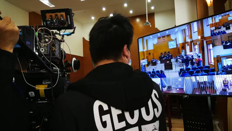 AI生成VS人工创意——彭州广告片拍摄公司的技术浪漫主义实践